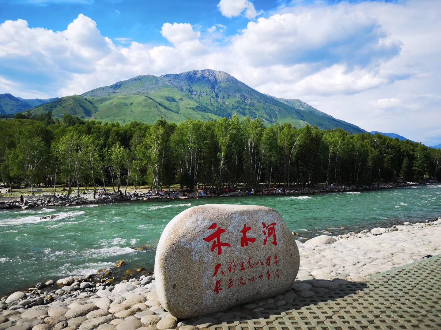 六月到十月是新疆旅行独库公路的黄金季节,包车自驾游行程推荐?