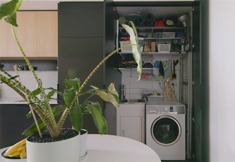 独居姑娘的1室2厅小家，55㎡面积做成开放式，卧室推拉门太实用了