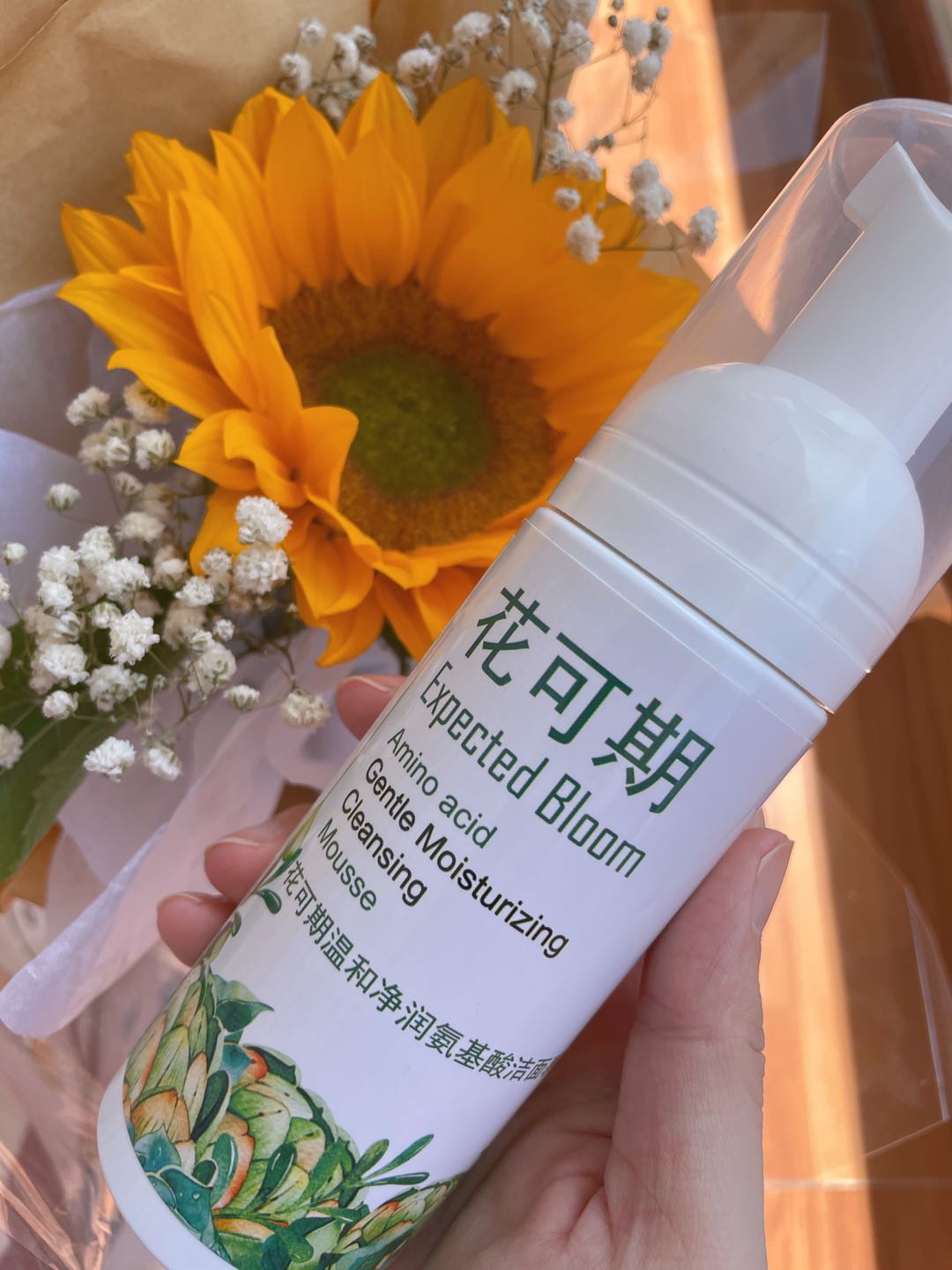 平价又好用的洗面奶：补水保湿效果很高，加强肌肤天然锁水保护层