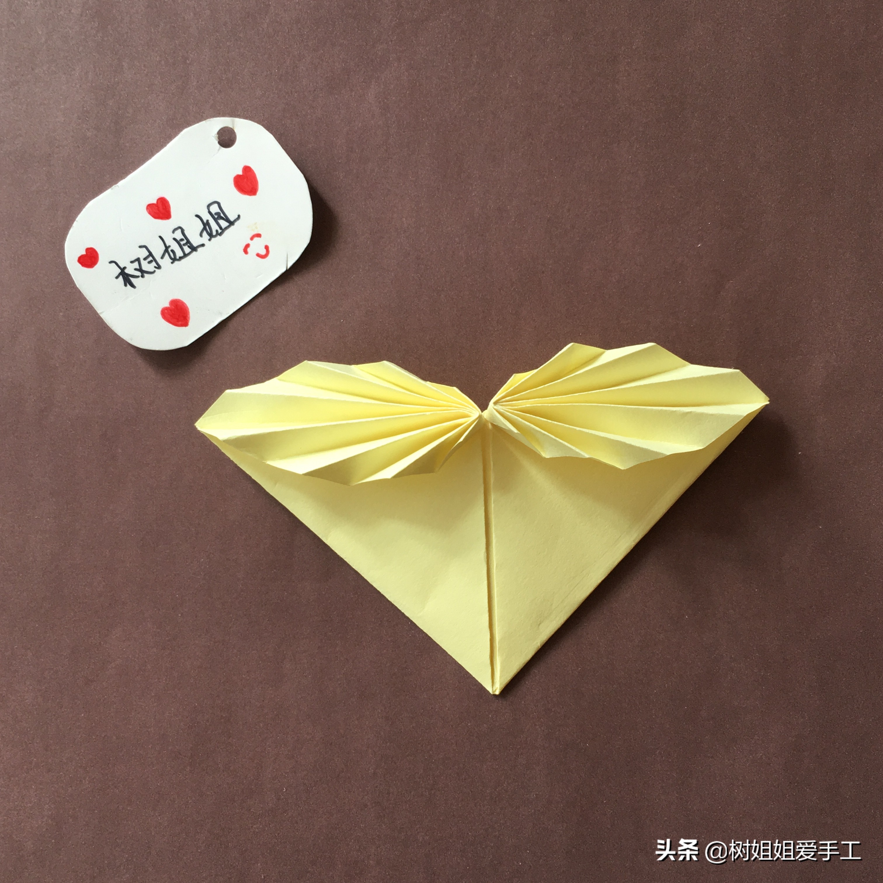 怎么制作书签四年级(实用折纸:树叶书签书角的折法)