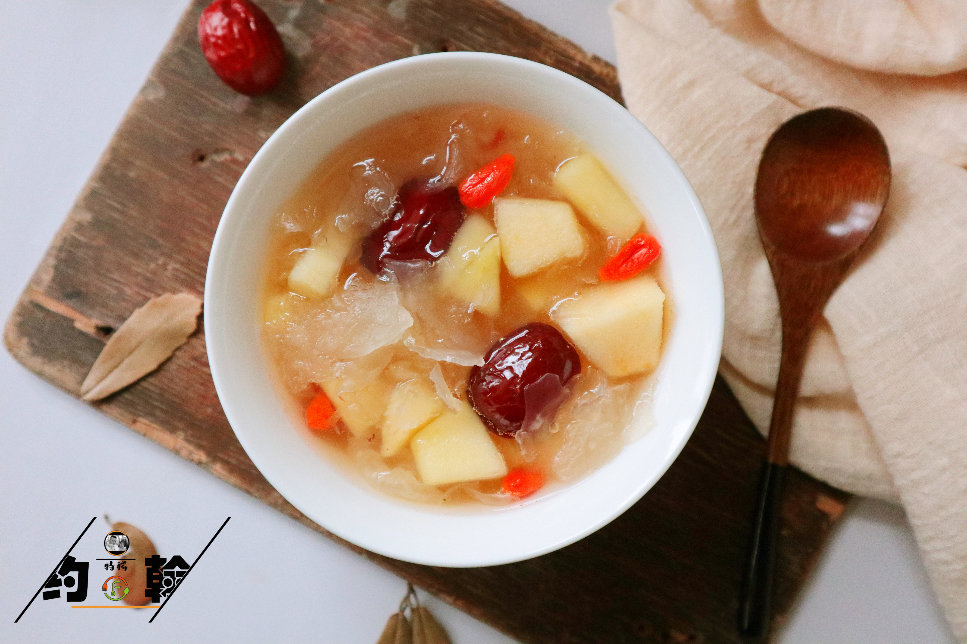 苹果银耳汤的做法(营养降火的苹果银耳汤做法大全)