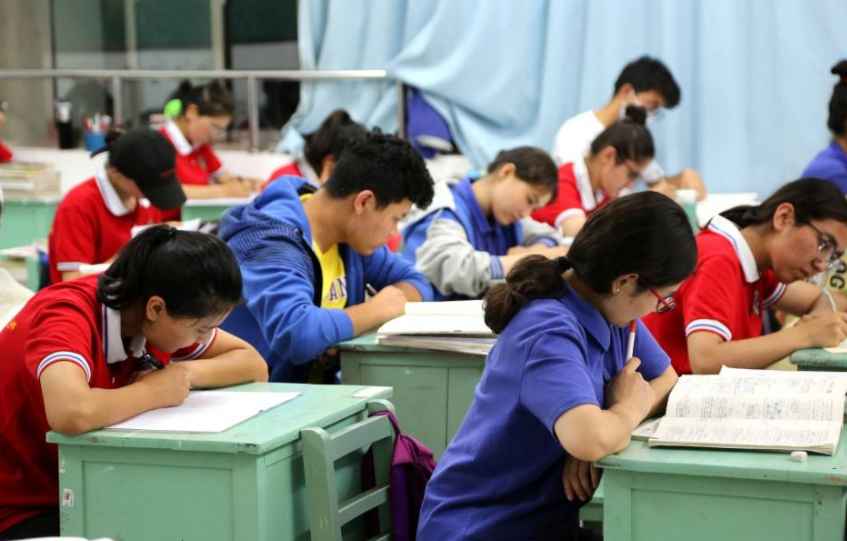 毕业才发现，985和普通高校差的不是一点半点，幸亏当初没选错