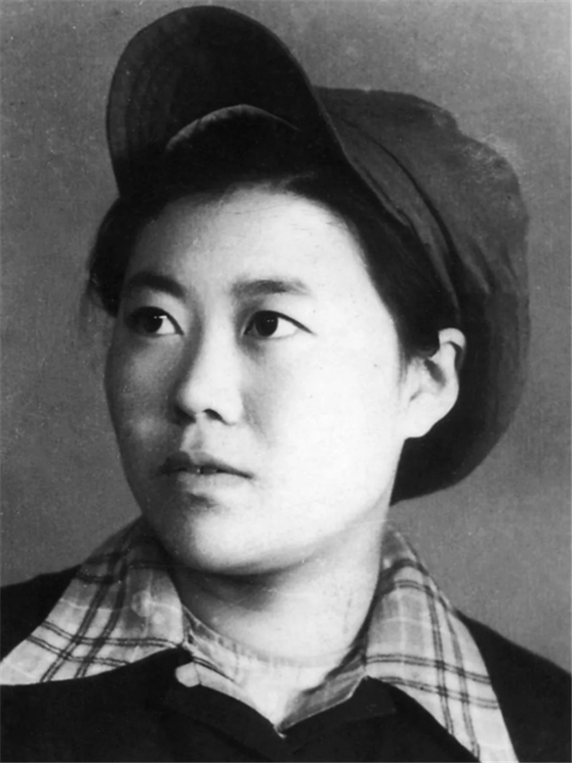 人民币上的女拖拉机手：用了几十年人民币，晚年才知道那人是自己