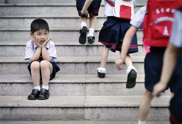 内向孩子也可很强大，欧阳娜娜：优秀如我，在校园也会有社交恐惧