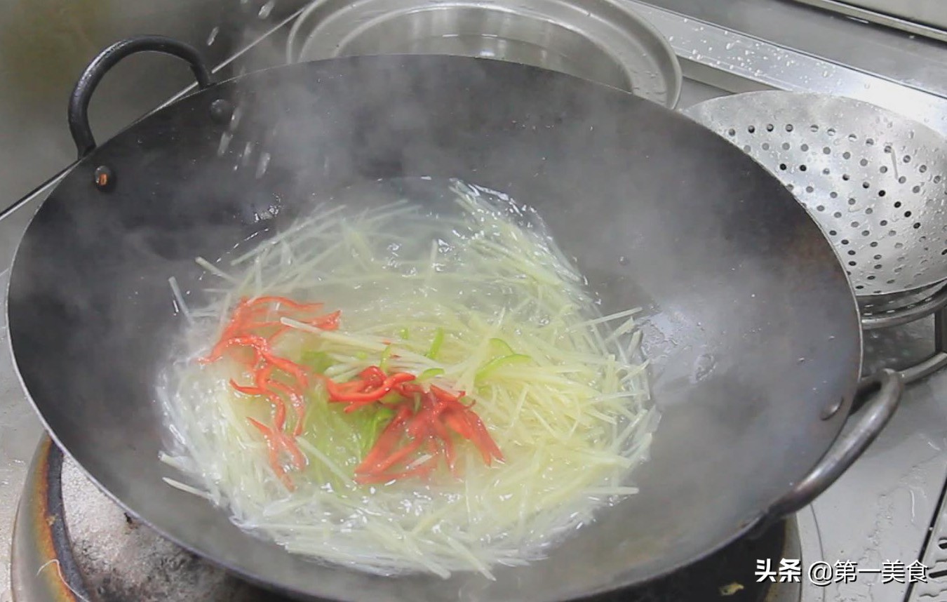 酸辣土豆丝的做法及步骤，家常酸辣土豆丝清脆又开胃