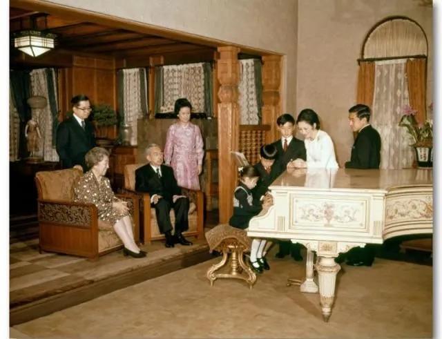 她是日本名媛，是明仁初恋，拒绝电话订婚，为何75岁称配不上明仁