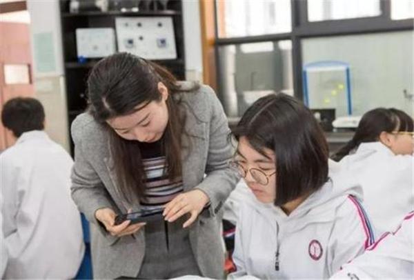 家里没有电脑，高考填报志愿怎么办？不用去网吧在家就能操作