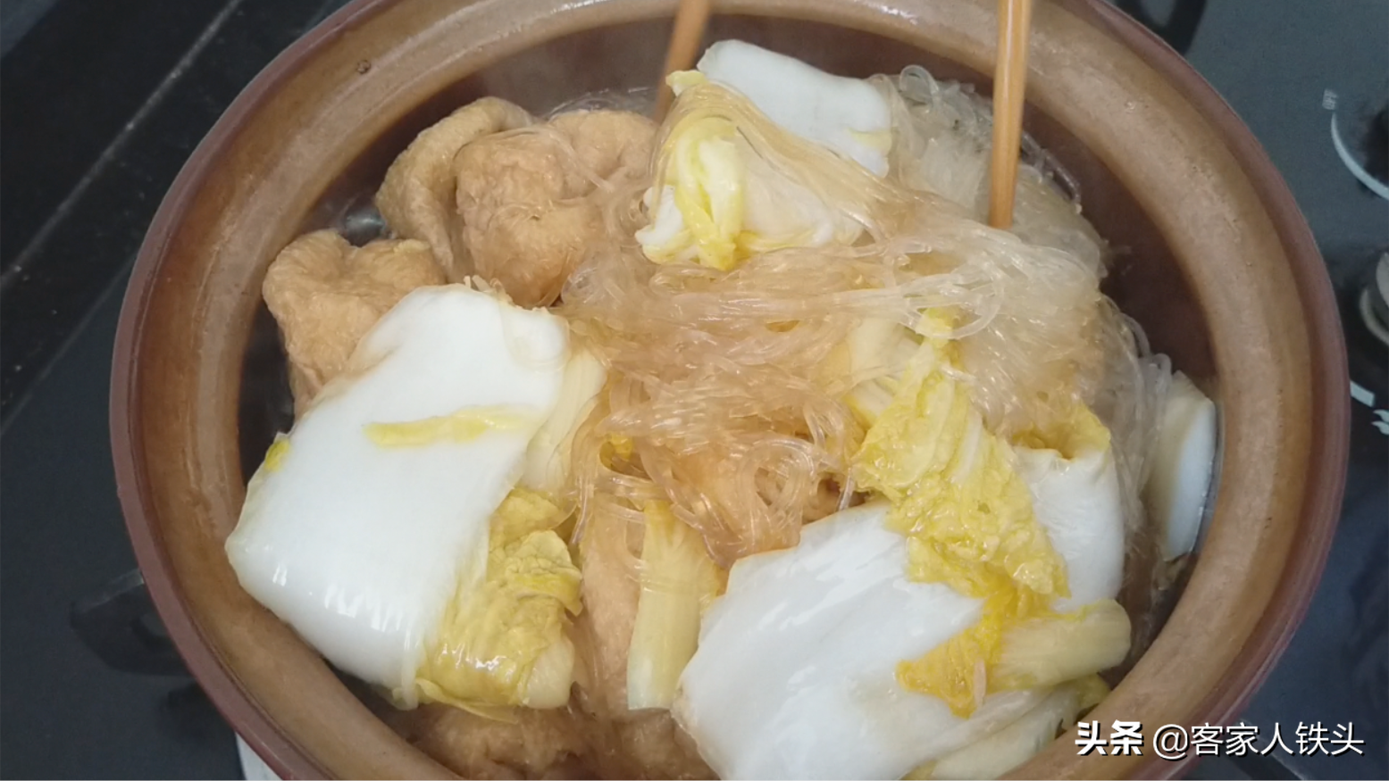 白菜炖粉条这样做吃着才香，出锅味美解馋，吃一口，饭都不想吃了