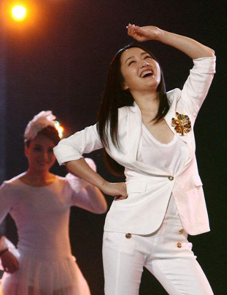 49岁杨钰莹和鲍国安结婚(鲍国安父子杨钰莹结婚) - 武陵观察网