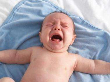 为什么宝宝晚上总是睡觉不踏实，容易惊醒，翻来覆去的睡不着呢？