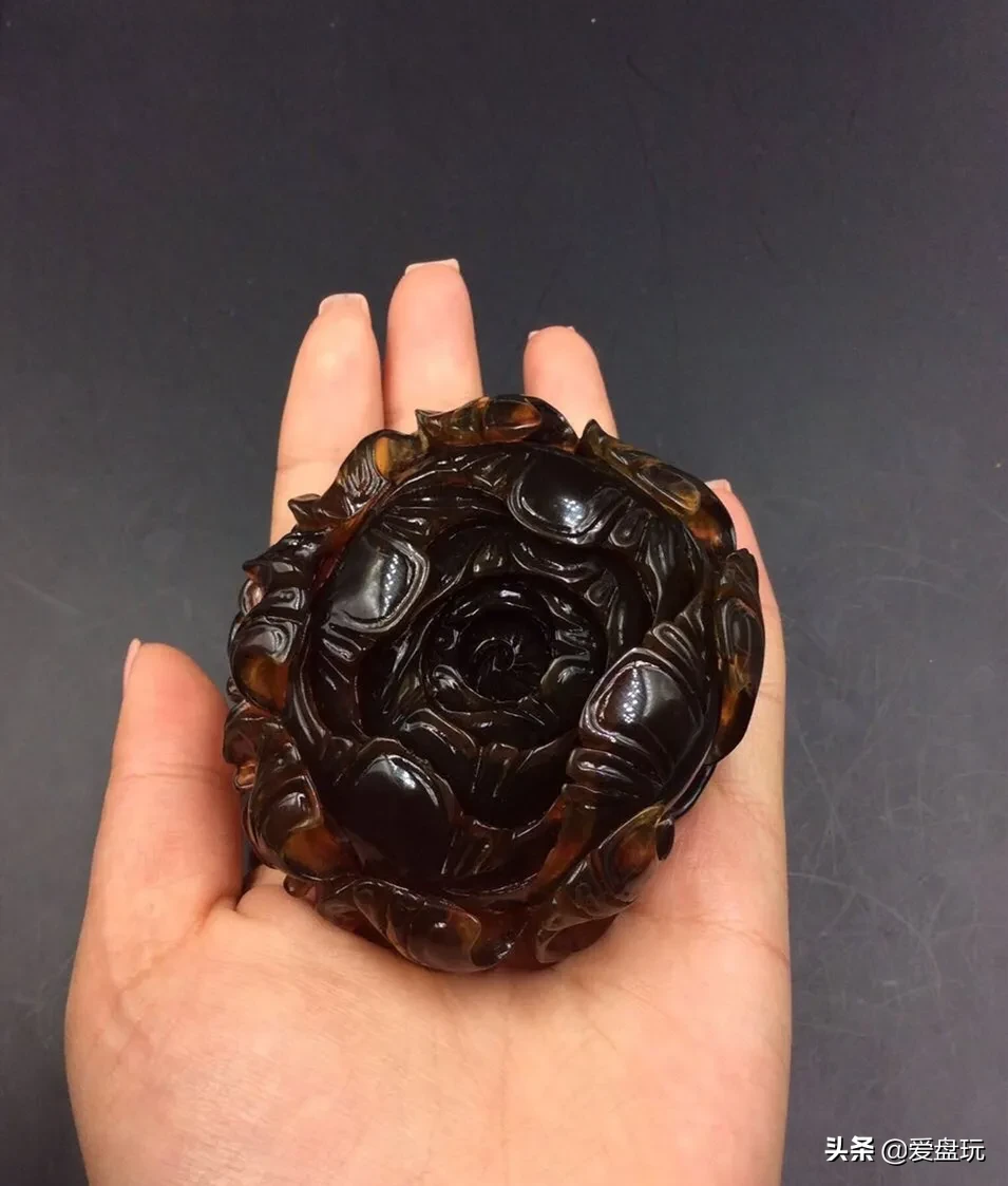 一条红蜜蜡,卖1万?玩友:咋瞅着像豆腐乳成精