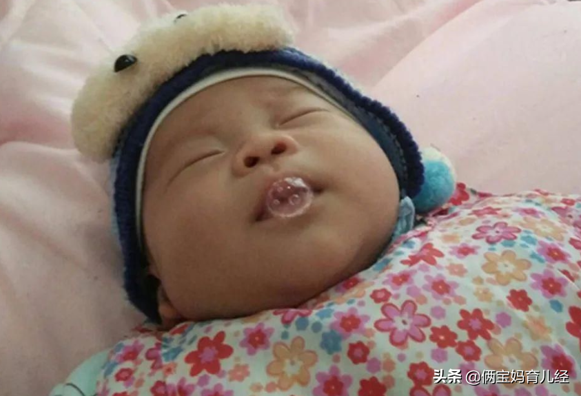 宝宝爱“吐泡泡”并非预示要下雨，这4点原因需了解，家长要注意