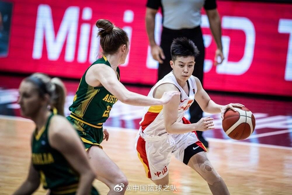 女篮亚洲杯中国与澳大利亚(女篮亚洲杯-韩旭砍16 11 中国队大胜澳大利亚3连胜杀入四强)