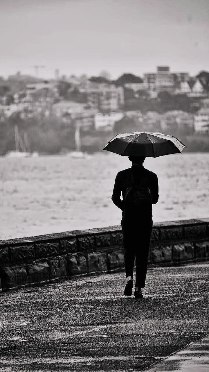 现代象征诗｜漫步雨中
