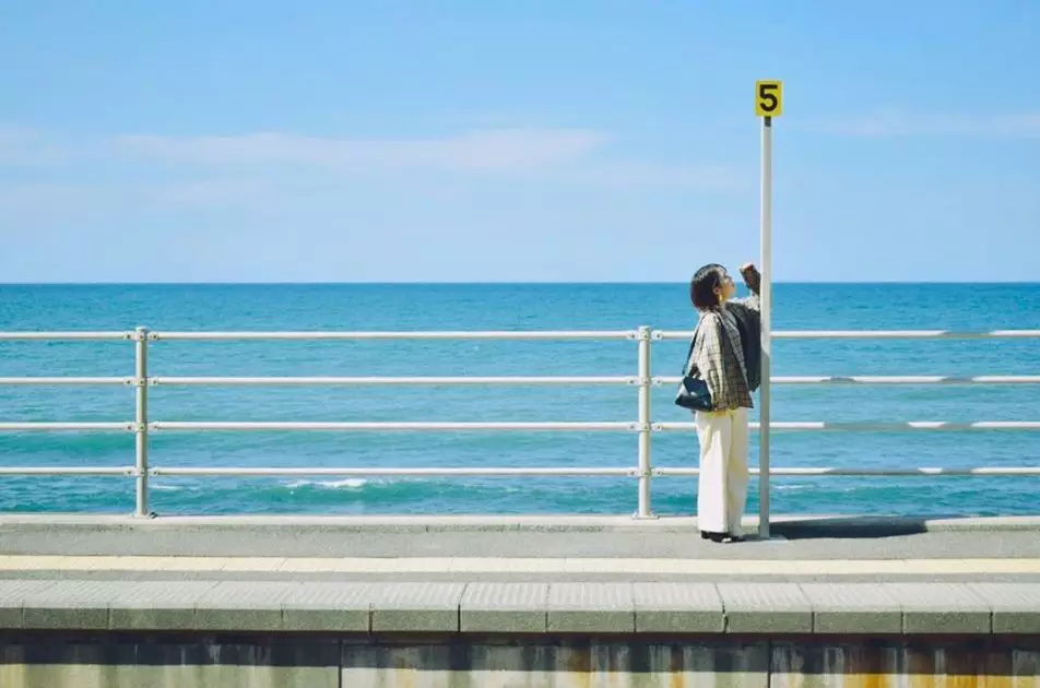 日本最好看的海，都藏在这些车站里