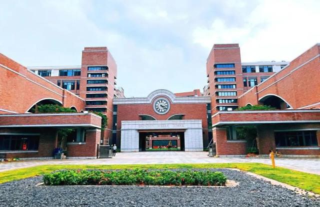 深圳47名学霸被保送清华，其中16人来自同一学校！引人注目