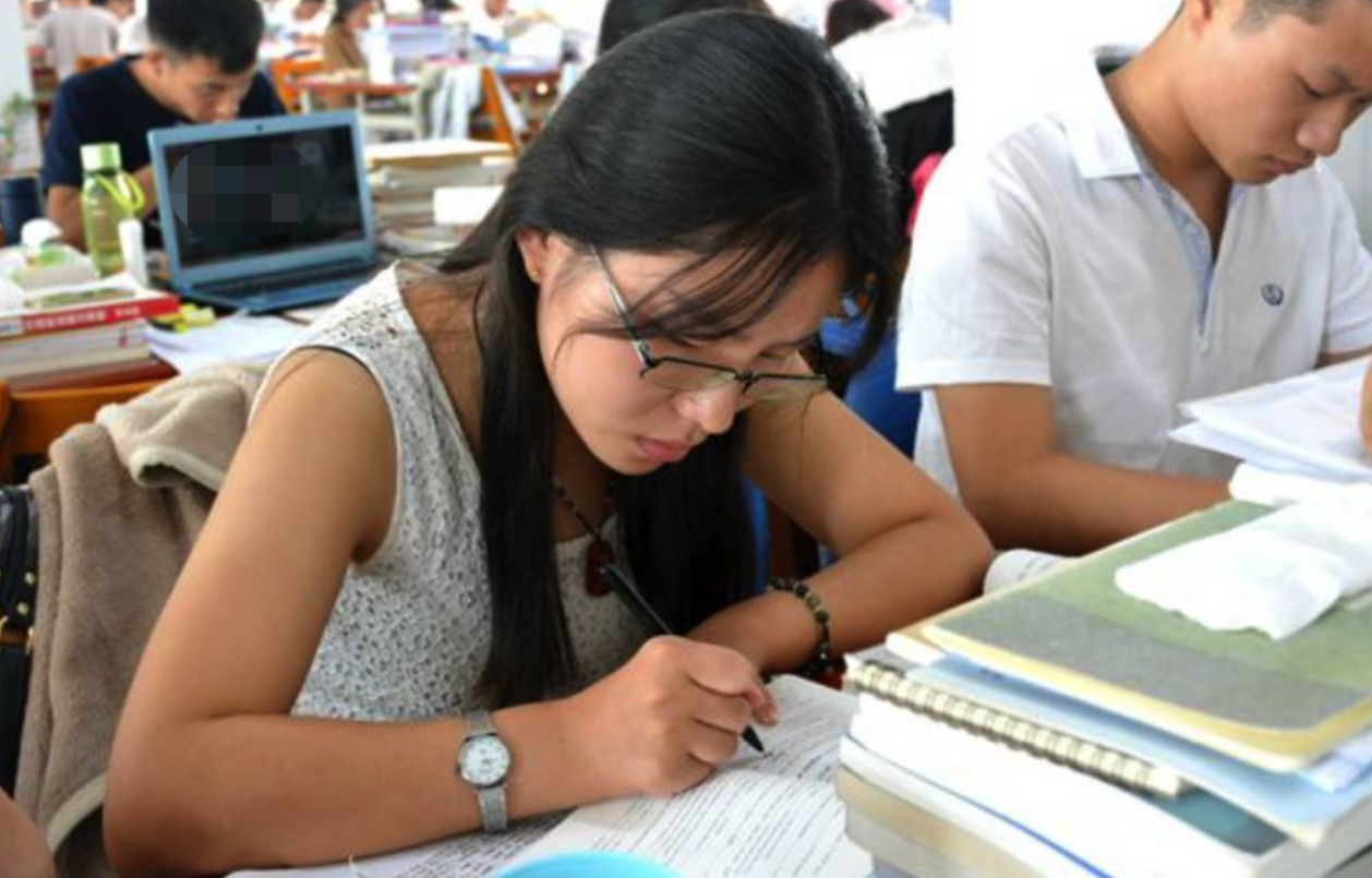 王俊凯英语四六级成绩优异，不愧是品学兼优，值得同学们学习