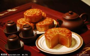 《枯藤老树昏鸦，小桥流水人家，古道西风瘦马》 —秋天名句400条
