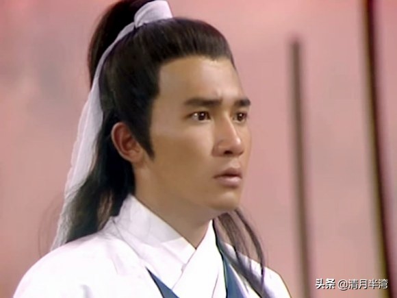 笑容呆萌,气质纯真,尤其是眼神戏,清澈而忧郁,梁朝伟把张无忌的少年感