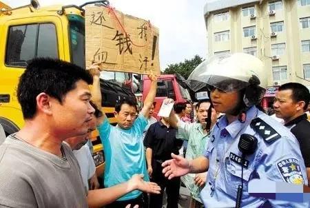 两个闻喜籍亿万富豪，同样的资不抵债，李兆会逃亡，赵恩龙跳楼