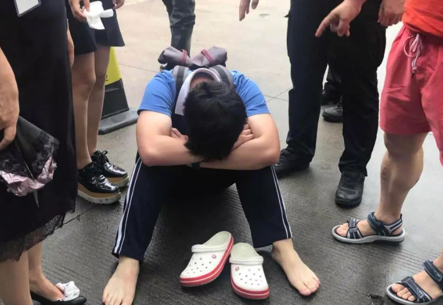 “高考四百分有什么用”，考生含泪哭诉，拼命学习跟200分没区别