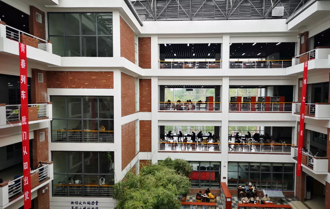 来武汉外语外事职业学院，出国不是梦