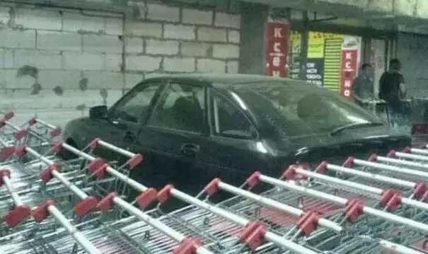 皖E·……这位车主，你怎么这么惨