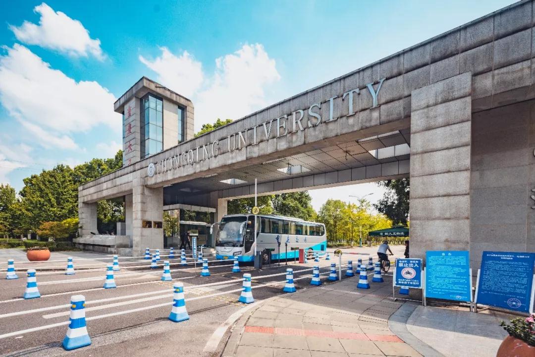 重庆这所高校:坐拥四大校区,出门就是地铁,食堂宿舍堪称