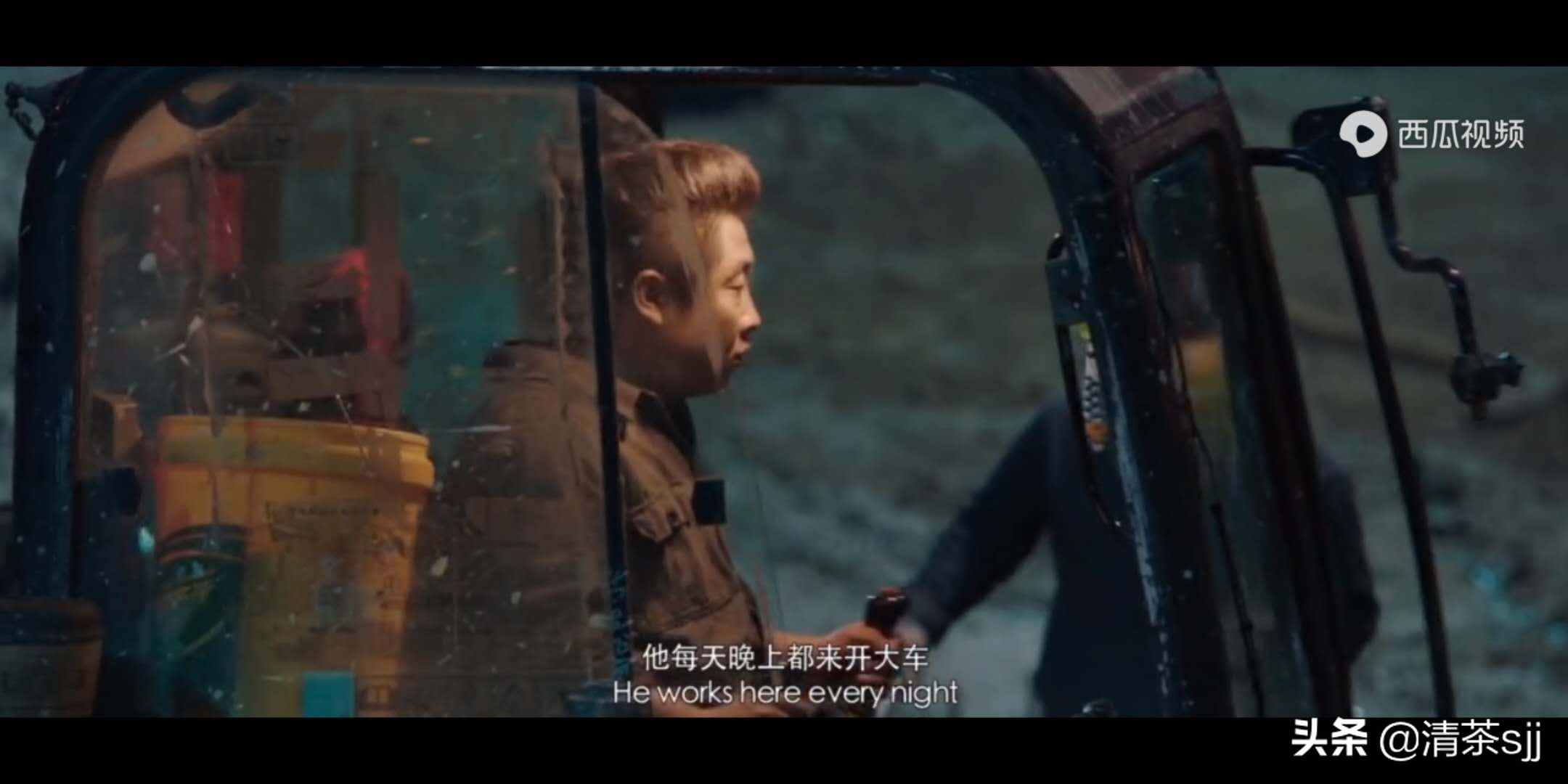 《缝纫机乐队》：一部令人深思的“爆米花电影”