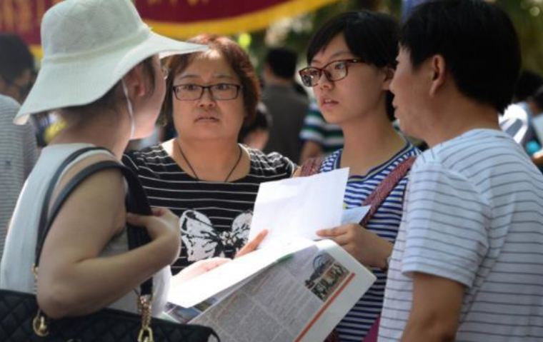 广东2所大学招生遇“爆冷”，分数降至148分，但考生仍不买账