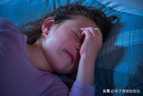 夏天闷热，还在给宝宝用这种枕头吗？透气、清凉妈妈有更好的选择