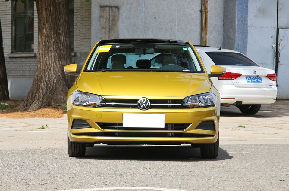 从9.99万降至7.09万起，百公里油耗5.5L，带你看大众Polo