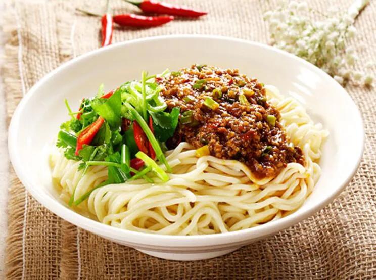 炸酱面的家常做法(北京炸酱面)