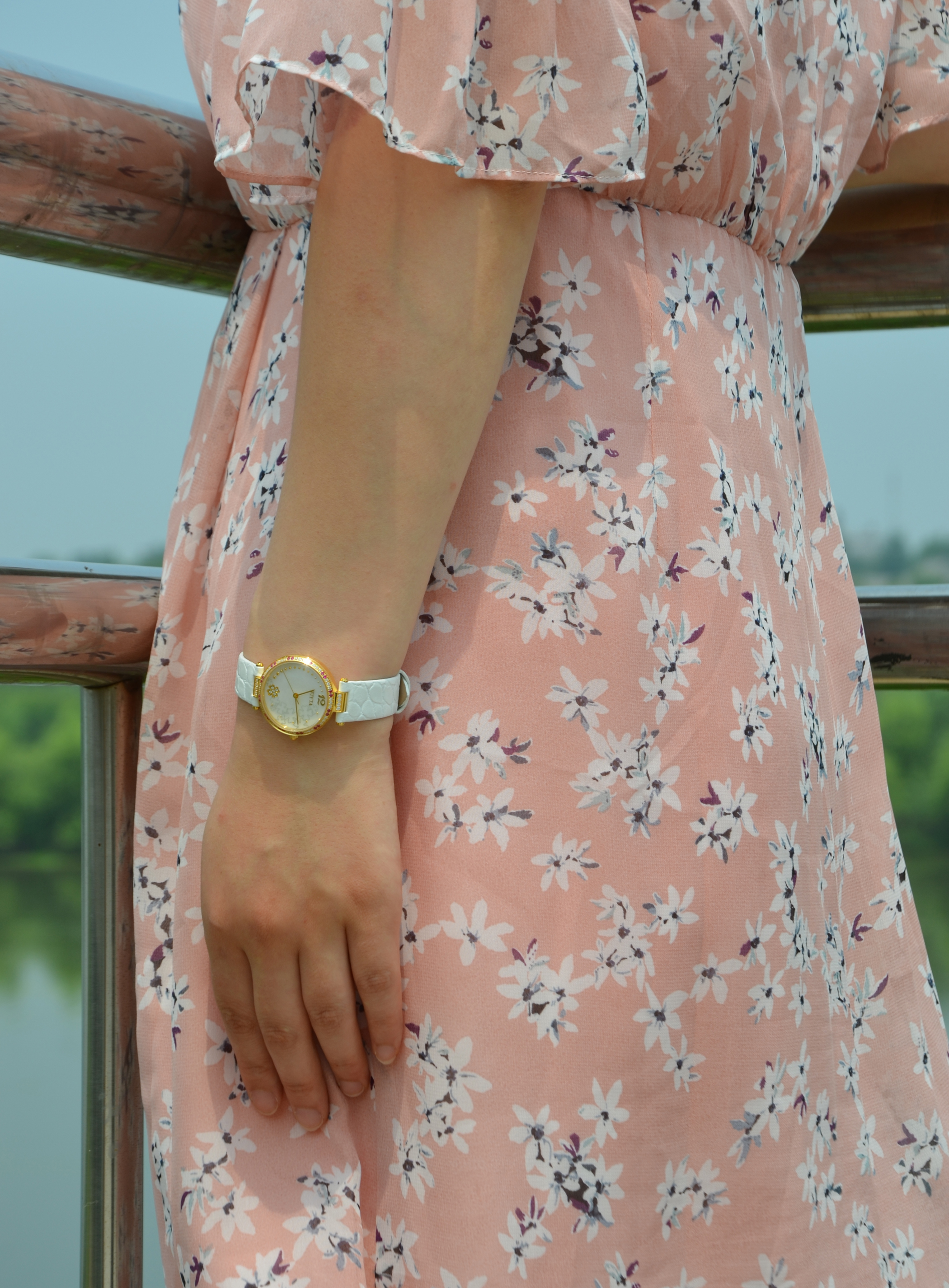 女士手表买什么牌子的比较好，飞亚达四叶草手表怎么样