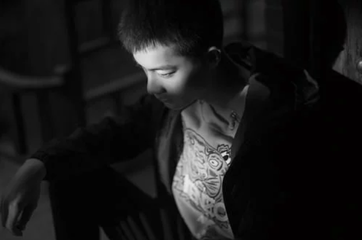 中南大学研究生跳楼身亡，悲剧根源并非论文，而是不愿后退的坚持