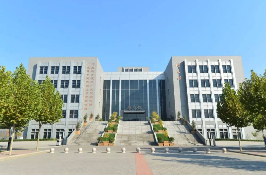 高考再现“黑马大学”，明明是二本院校，投档线却仅次于清北