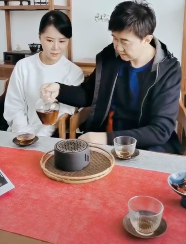 付笛生豪宅罕曝光，庭院种满花草装修古色古香，曾传住上亿四合院