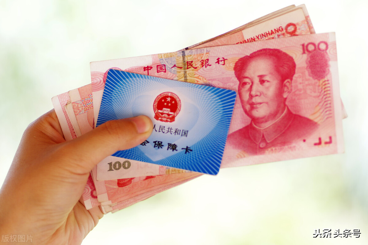 社保卡开通银行账户后如何提取现金