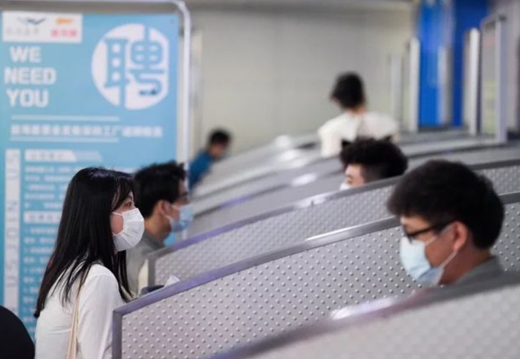 大学毕业10年后，才看清国企、私企和公务员的差距，希望你能懂