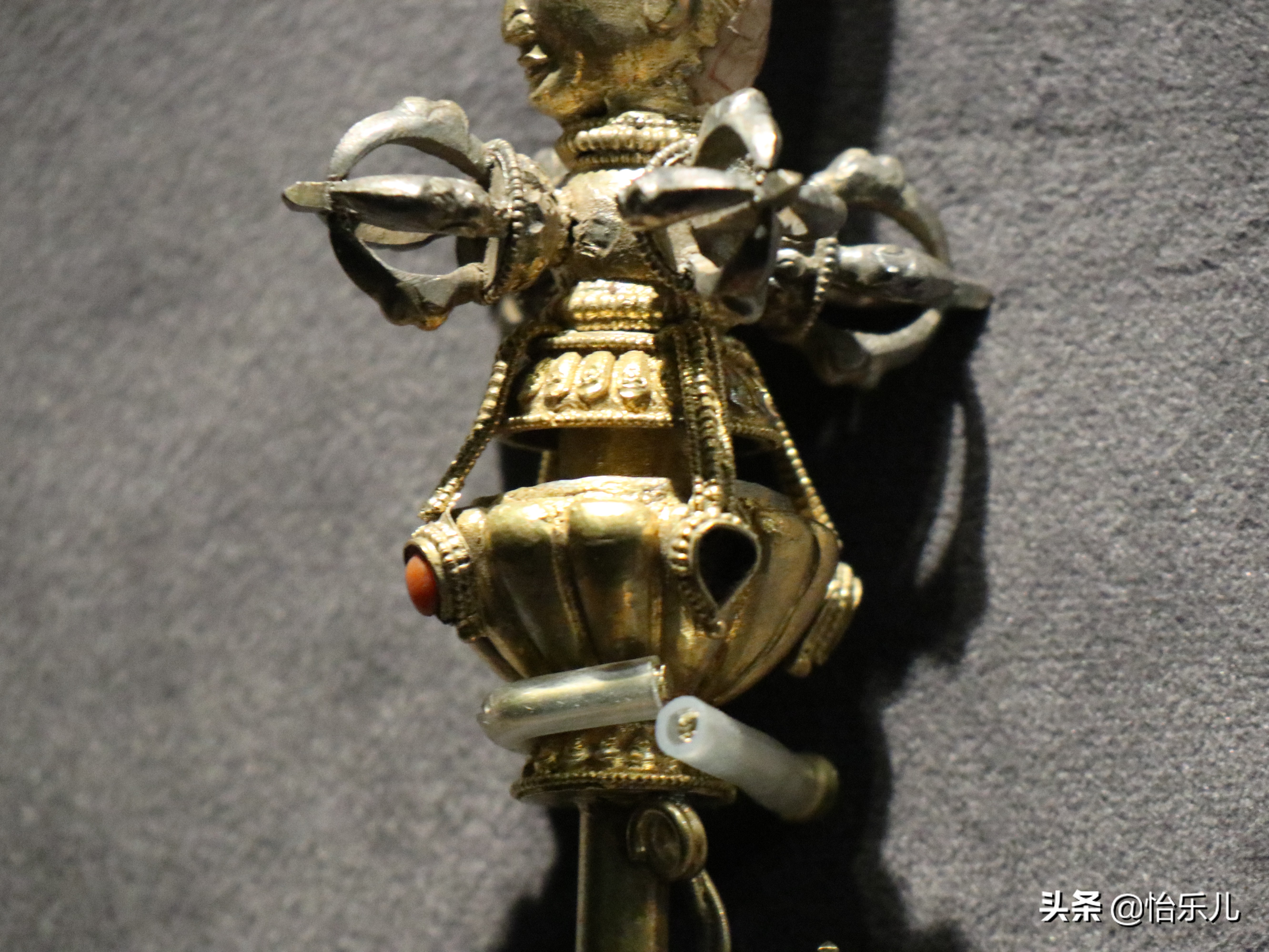 大量的使用在法器,兵器,配饰,生活器物等之上,其当时使用之人级别之高