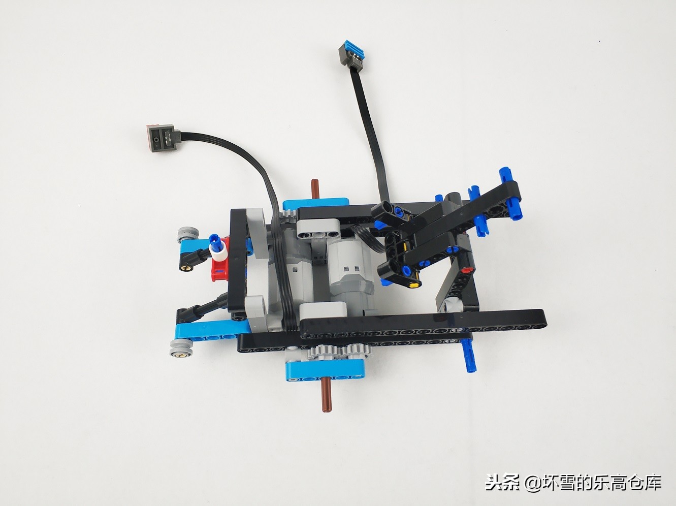 啊遥控赛车(入门级乐高遥控车的新选择:乐高机械组42095遥控特技赛车