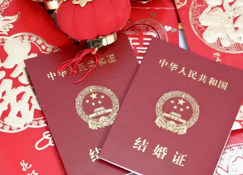 结婚证照片穿什么,结婚证照片穿什么衣服