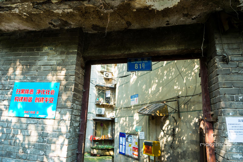 山城重庆，轻轨出行，玩转8D网红城市