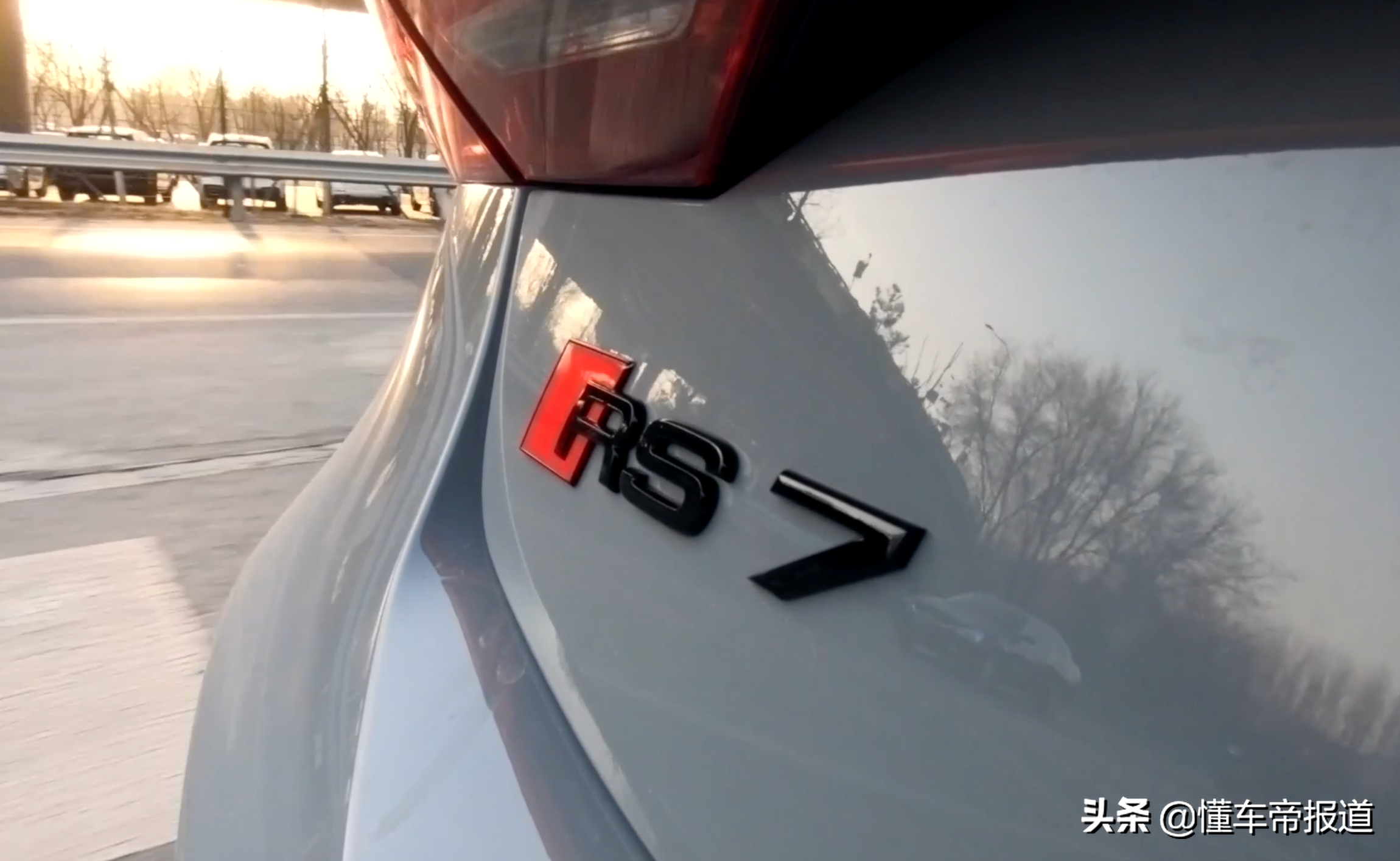 新车｜文能48V顾家，武能4.0T碾压！试驾奥迪RS 7