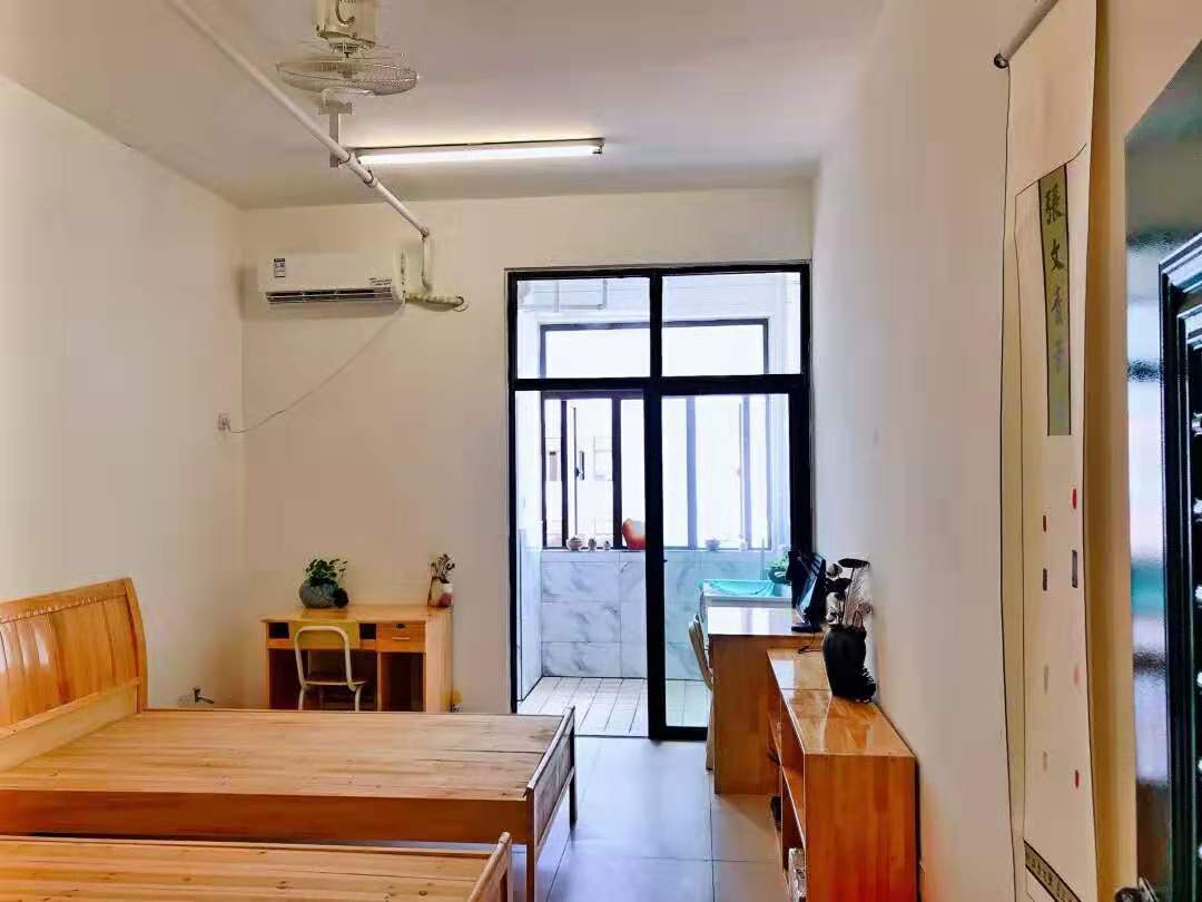 8所研究生宿舍，第二所院校的是电视剧里的宿舍吧