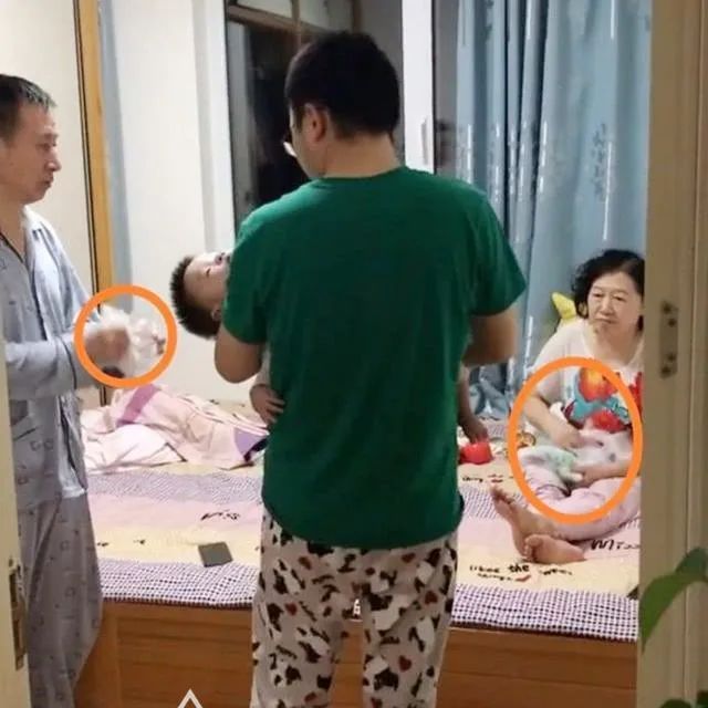 新生婴儿护理百科全书（宝宝入睡难父母该怎么办）