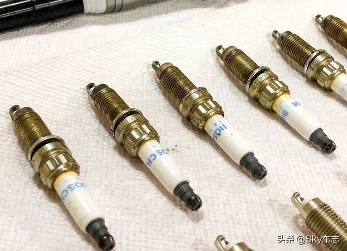 选什么样的火花塞合适？自己动手更换宝马M4火花塞全教程