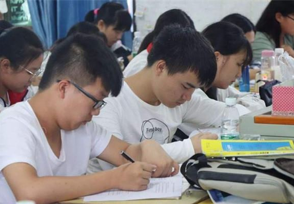 高考580分，复读后700分，这就解释了国家为啥要限制高考复读