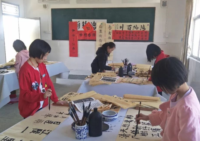 但愿人长久里的“长久”是何意？90%的人答错，学生：老师教错了