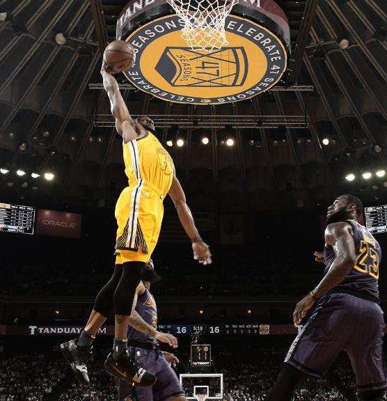 为什么nba球员的胳膊发达（为什么NBA球队都惦记伊戈达拉？看看他的胳膊，这才叫“麒麟臂”）